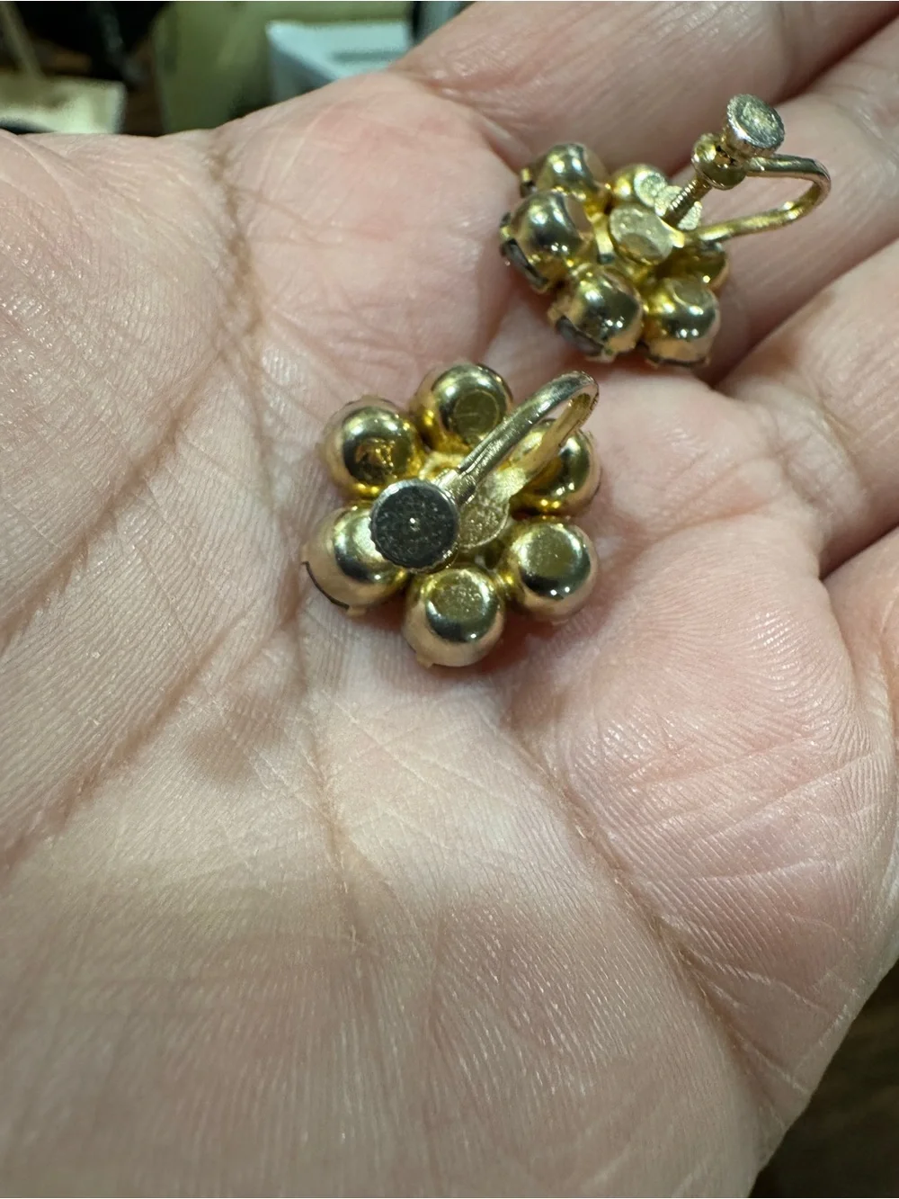 Vintage 1960s Aurora Crystal Cluster Screw back Earrings - Gold Tone - Picture 15 of 16
